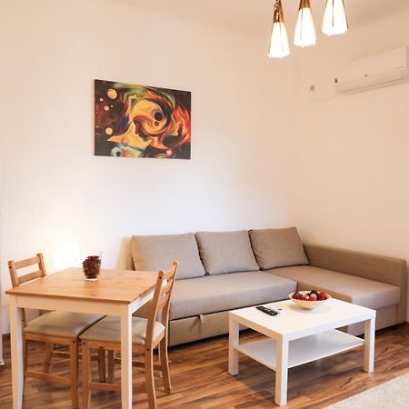 Ultracentral Apartament With Balcony - Old Town Bucureşti Ngoại thất bức ảnh