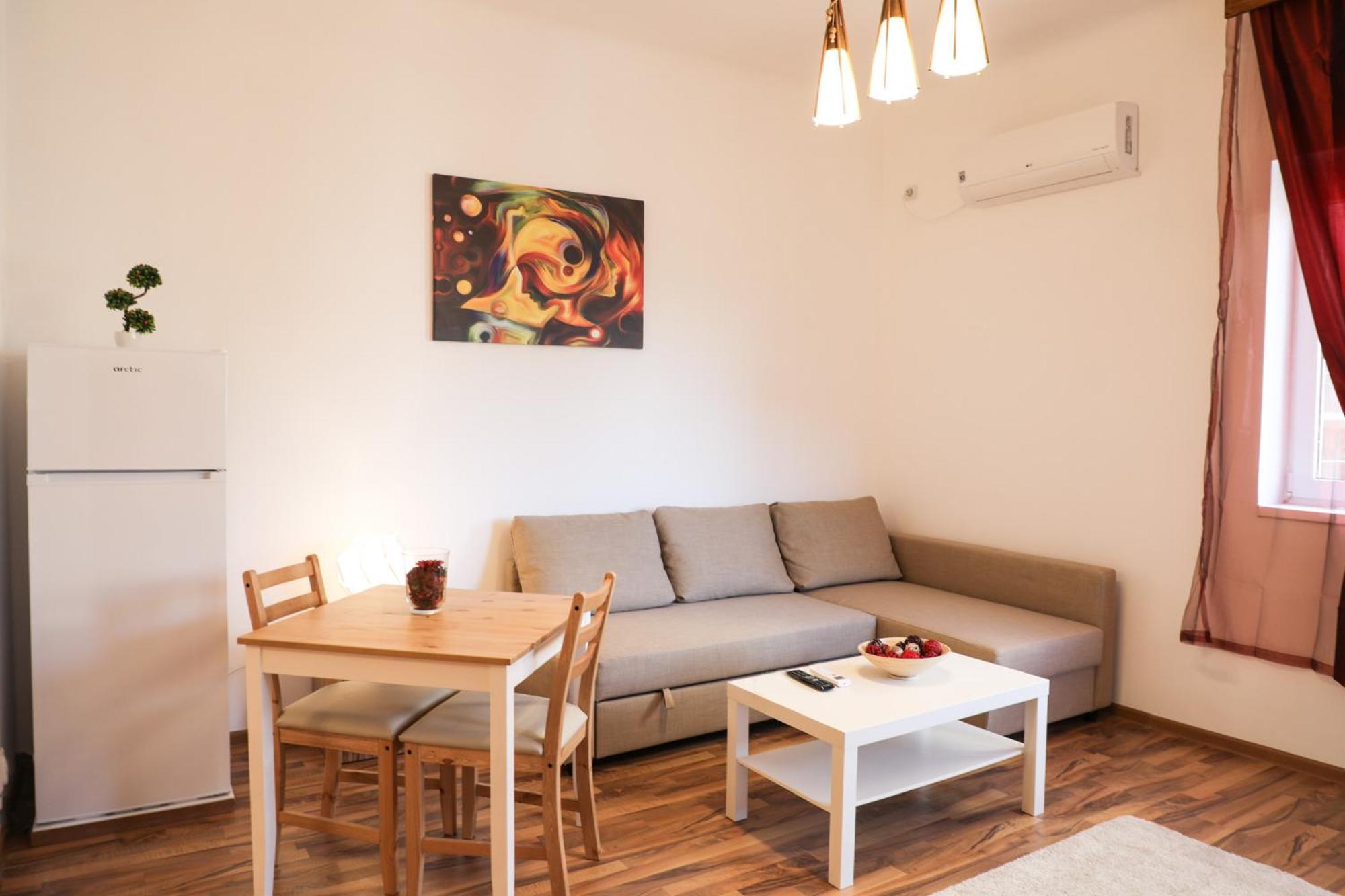 Ultracentral Apartament With Balcony - Old Town Bucureşti Ngoại thất bức ảnh