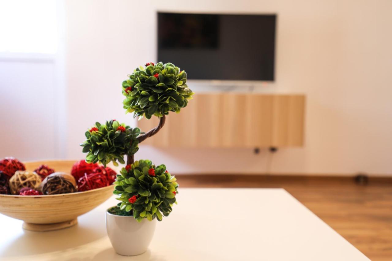 Ultracentral Apartament With Balcony - Old Town Bucureşti Ngoại thất bức ảnh