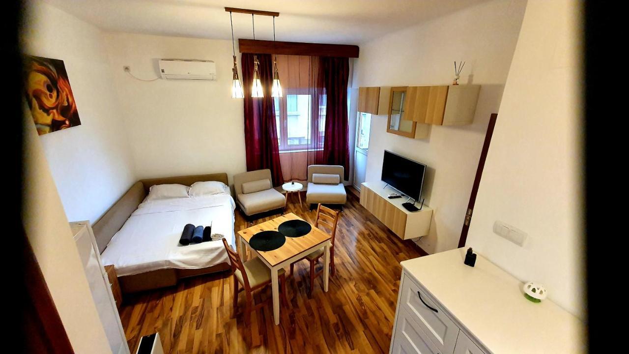 Ultracentral Apartament With Balcony - Old Town Bucureşti Ngoại thất bức ảnh